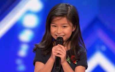 9歲女孩高唱「鐵達尼號主題曲」震撼美國達人秀，全場起立